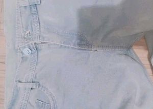 Light Wash Ripped Jeans