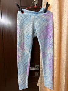 FREE SIZE & HIGHLY STRETCHABLE GYM LEGGINGS
