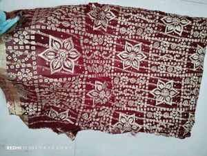 Maroon &amp; Gold Embroidered Bandani Saree