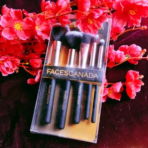 Faces Canada Brush Set totaly new