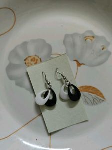 🆕 Chic Black &amp; White Earrings