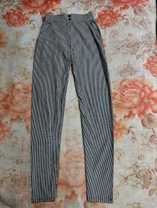 Black And White Pant 🖤🤍