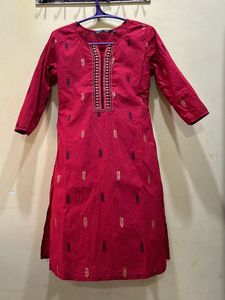 Avaasa Red Kurta Size M