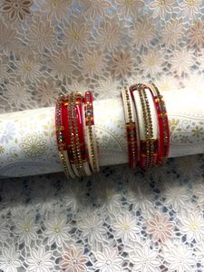 RED & WHITE BANGLE SET