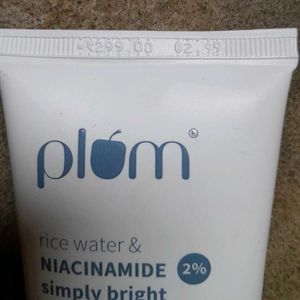 Plum Niacinamide Simply Bright Facewash