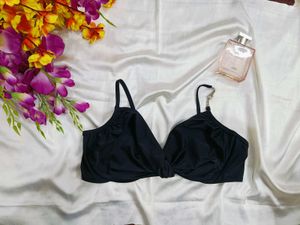 🇳🇿💫🎀Elegant Black Bra with Detail
