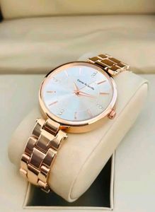 New Stylish Women Golden watch