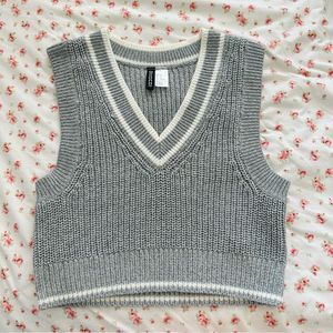 Gray Knitted Cozy Sweater Vest 🌸