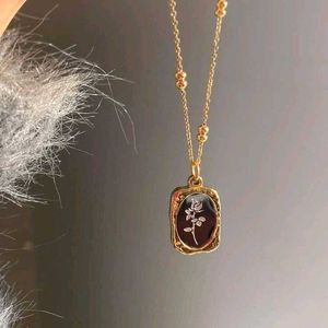 Rose Pendant Necklace