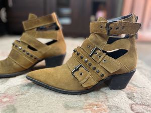 Zara - Tan Suede Boots