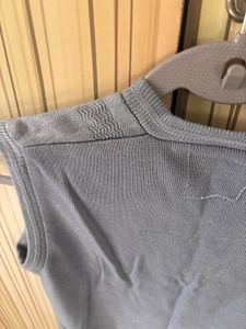 Sleeveless V-Neck Knit Top