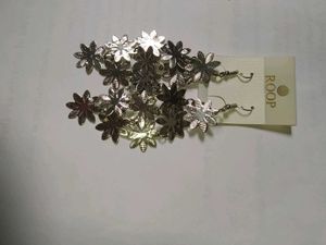 (Light Weight New) Flower Drop Earrings