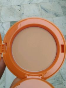The Derma Co Sunscreen Compact
