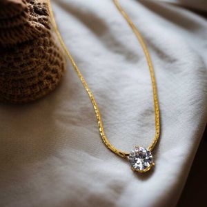 Shiny Stone Gold Necklace