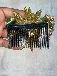 Sparkly Gold Flower Hair Comb