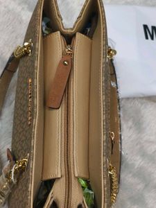 Michael Kors Tote Bag - Stylish Design