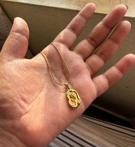 Gold Flower Pendant Necklace