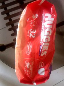Huggies Diapers 4-8 Kg (32 Pants)