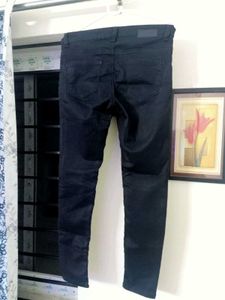 Women&#39;s Black Torn Jeans