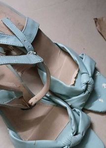Cute Blue Knot Detail Sandals