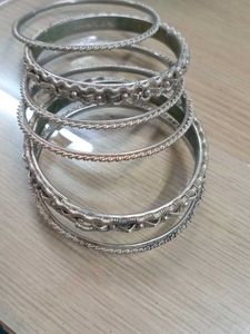 Silver Tone Bangle Set