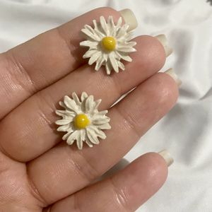 White Sunflower Stud