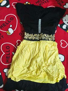 Cute Black &amp; Yellow Dress