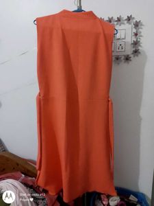 Sleevless kurti