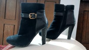 Beautiful Boots With Side Buckle