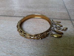 Hanging Charm Detail Golden Bangle
