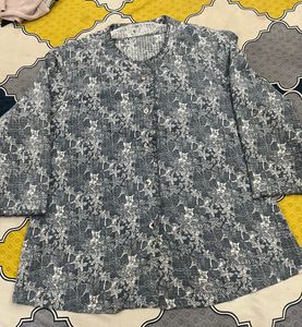 printed light grey shirt