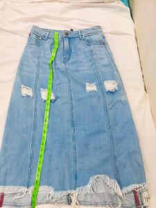 DISTRESSED DENIM SKIRT