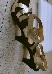 Golden And Black Heels , Looking 😍