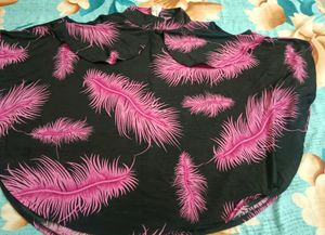 Chic Feather Print Cold Shoulder Top