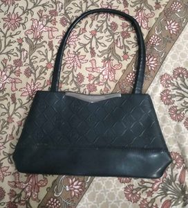 Go To Sling Bag In Black Colour