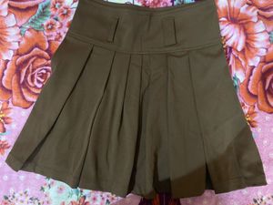 High-Waist Pleated Mini Skirt with Belt - Black