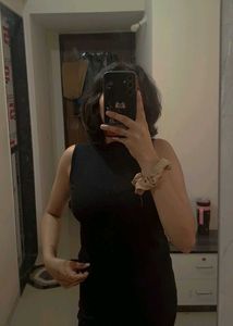 Black Sleeveless Tops