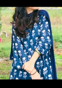 Blue &amp; White Floral Print Kurta Set
