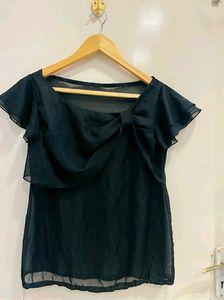 Beautiful Top With Nice Bow Detailing