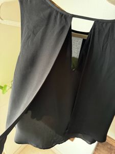 Chic Black Sleeveless Top