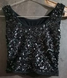 backless crop top