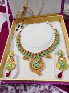 Traditional Green &amp; Red Enamel Necklace Set