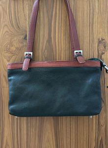 *1980s VINTAGE 100% AUTHENTIC* Dark Olive Handbag