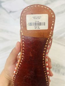 Handwoven Red &amp; Beige Juttis