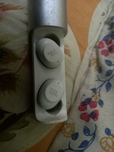 JBL Earbuds but Buds Are Not Charging