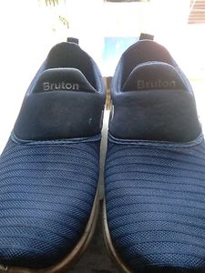 Bruton Laceless Mens Walking Shoes.
