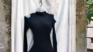 81511. Chic Black Cutout Bodycon Dress