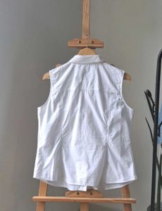 BURBERRY White Sleeveless Button-Up