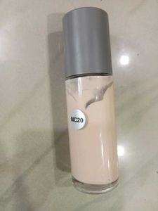 MAC Studio Fix Foundation - NC20