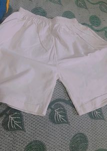 White Shorts With Both Sides Zip Pockets